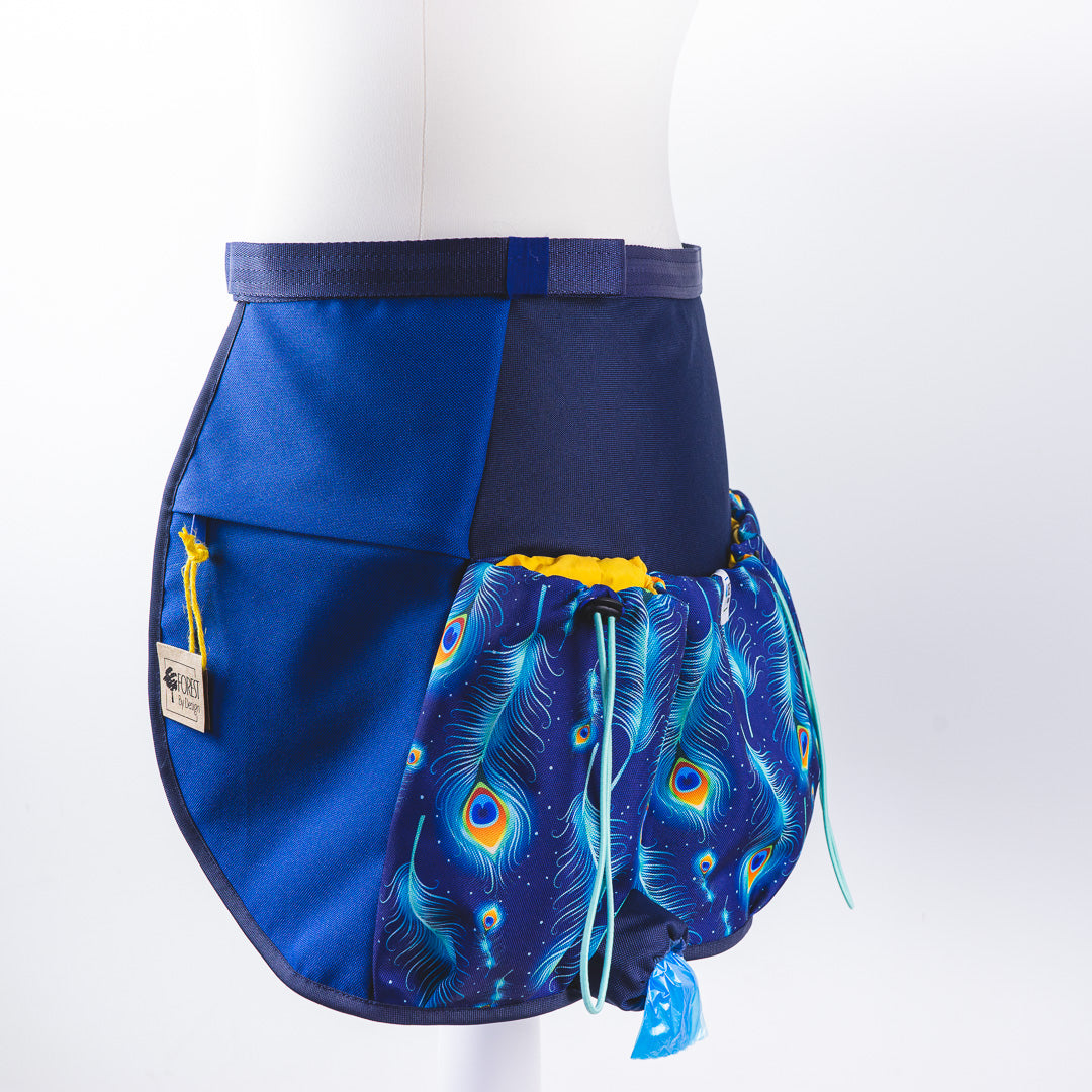 granatowe pawie pióra